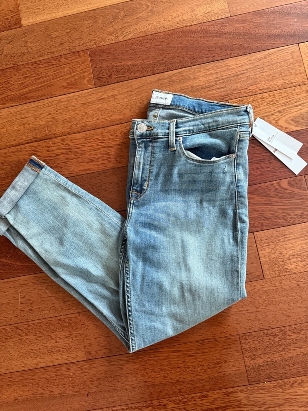Hudson NWT  Light Blue Women's cropped Jeans  size 30